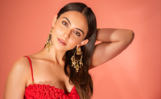 Rakul Preet Singh: రెడ్ హాట్ లుక్ లో రకుల్ ప్రీత్